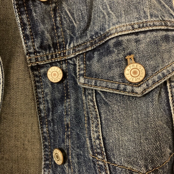 Express sleeveless jean jacket - Picture 7 of 8